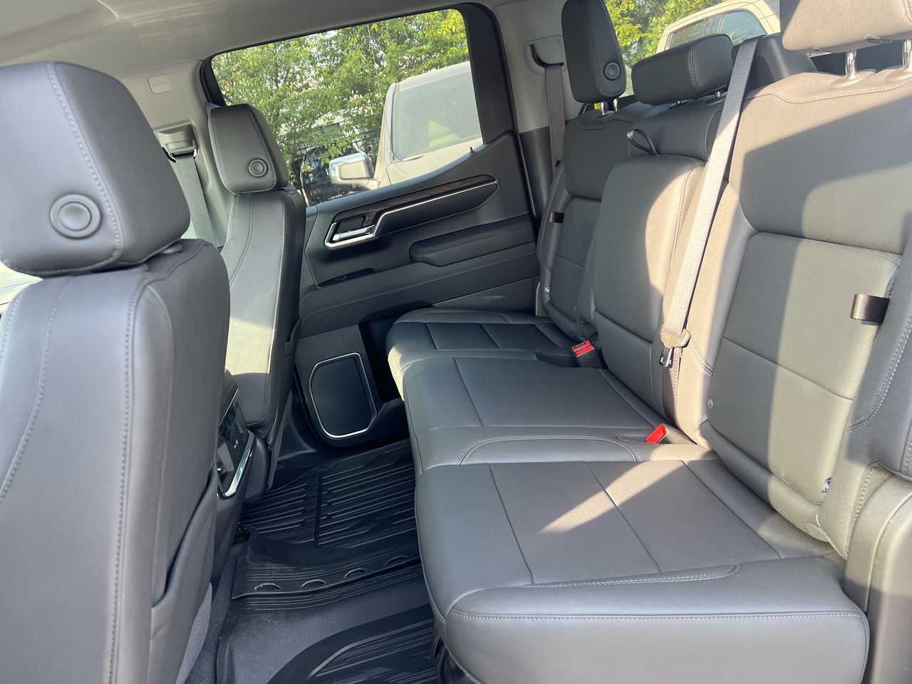 2026 GMC Sierra 1500 SLT - Photo 15