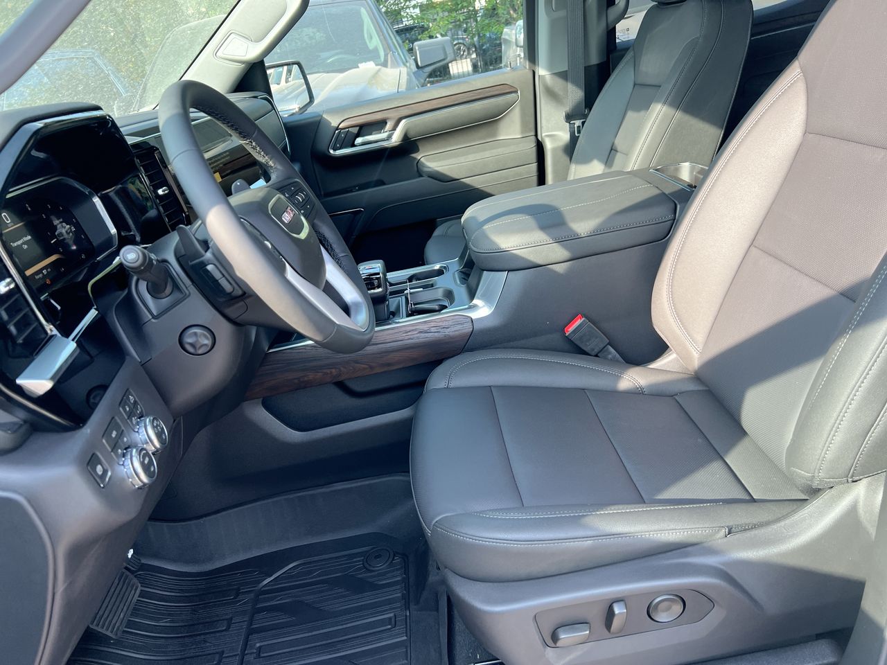 2026 GMC Sierra 1500 SLT - Photo 14