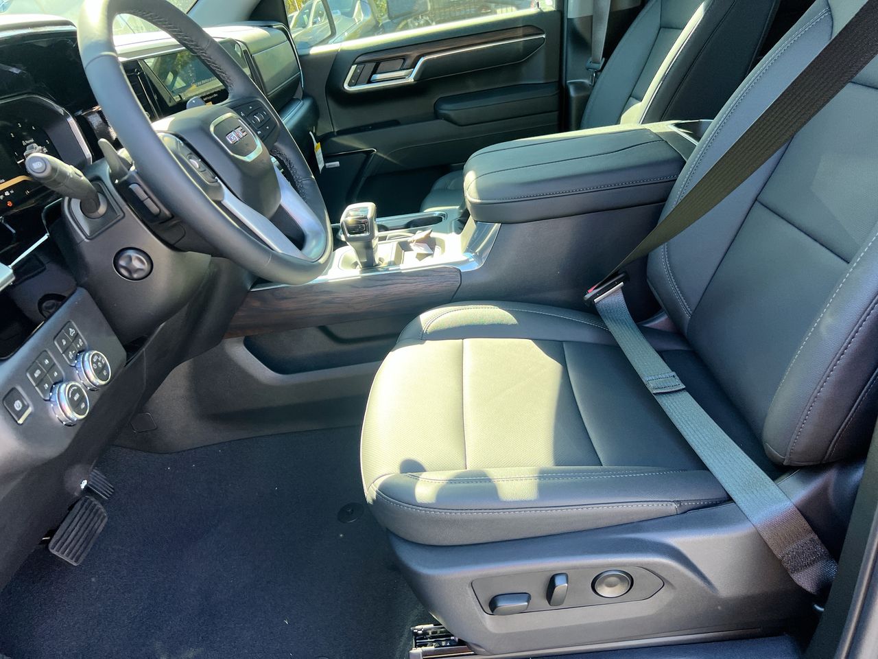 2026 GMC Sierra 1500 SLT - Photo 14