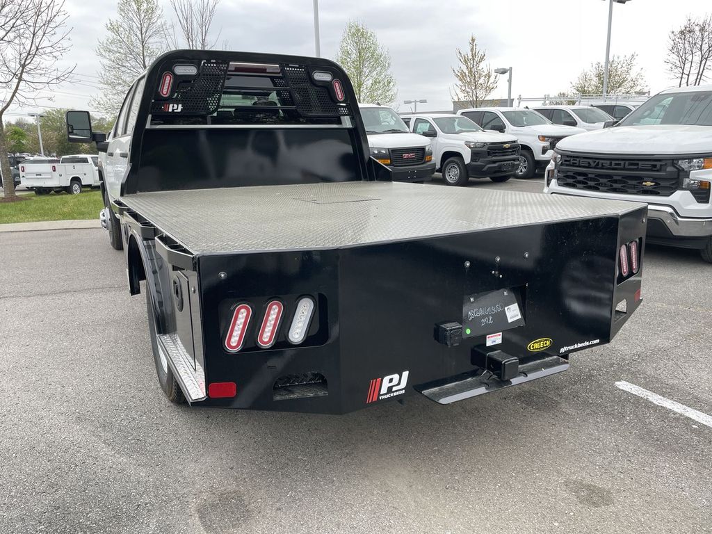 2026 GMC Sierra 3500 Chassis Cab Pro - Photo 2
