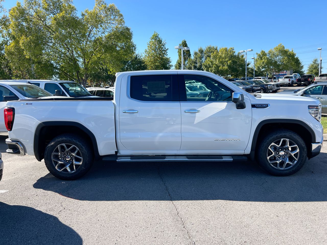 2026 GMC Sierra 1500 SLT - Photo 7