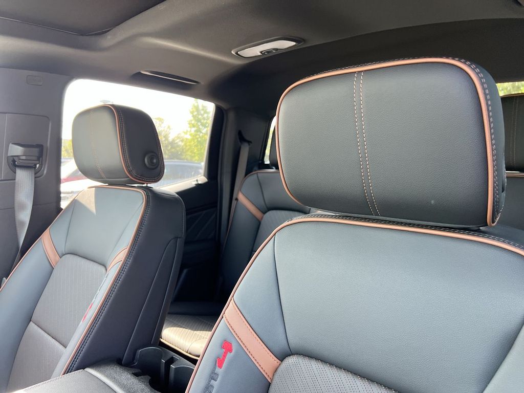 2026 GMC Canyon AT4 - Photo 19