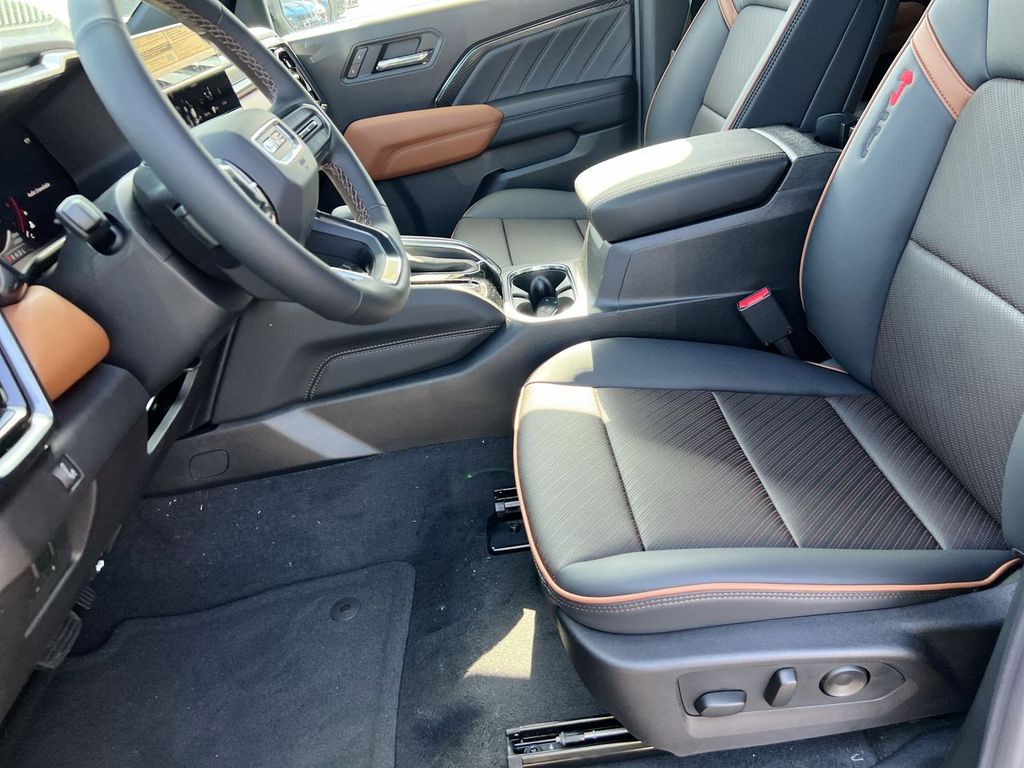 2026 GMC Canyon AT4 - Photo 14