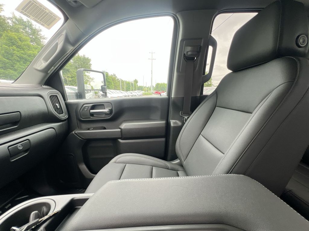 2026 GMC Sierra 2500HD Pro - Photo 11
