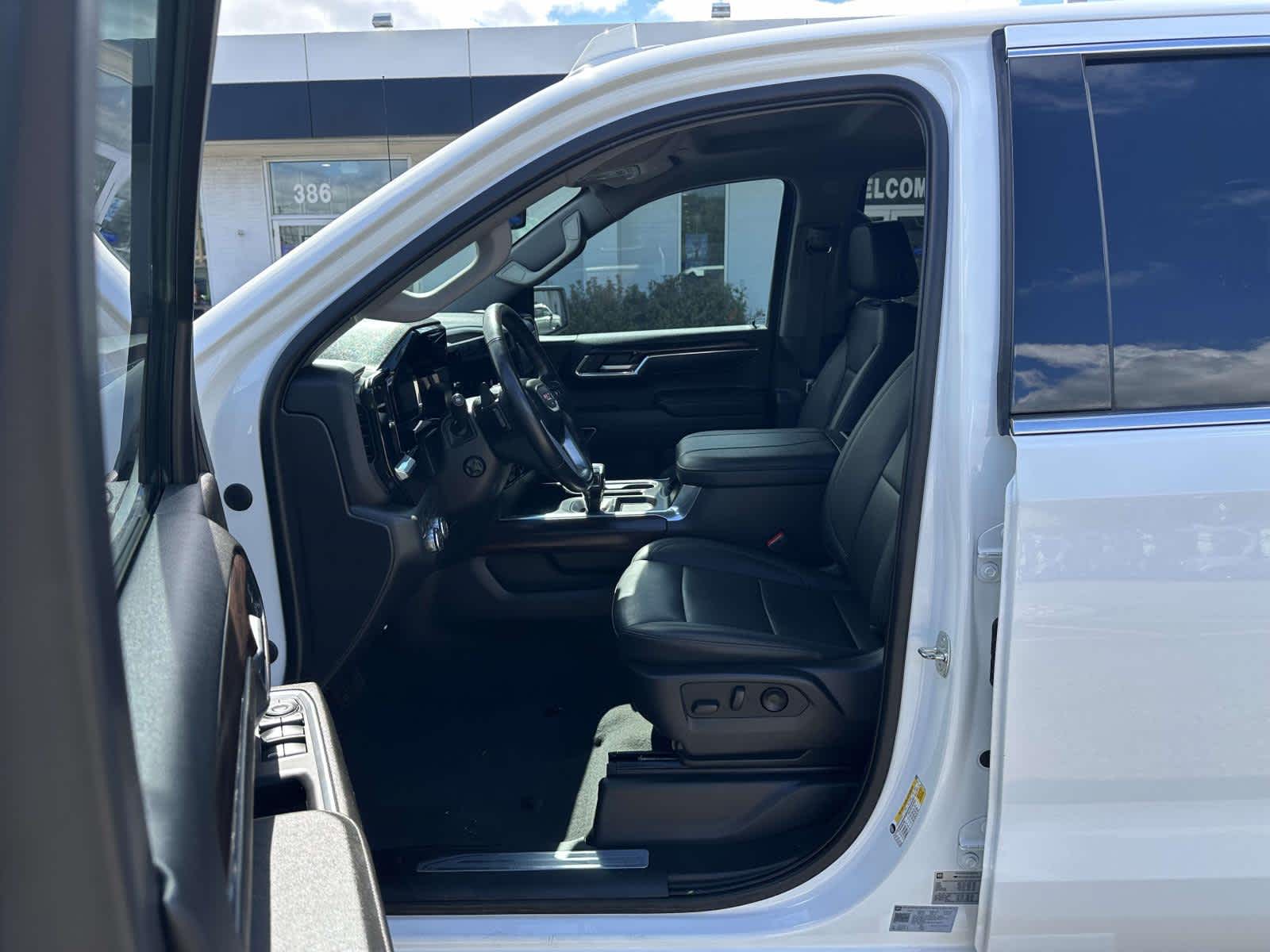 2023 GMC Sierra 1500 SLT - Photo 17