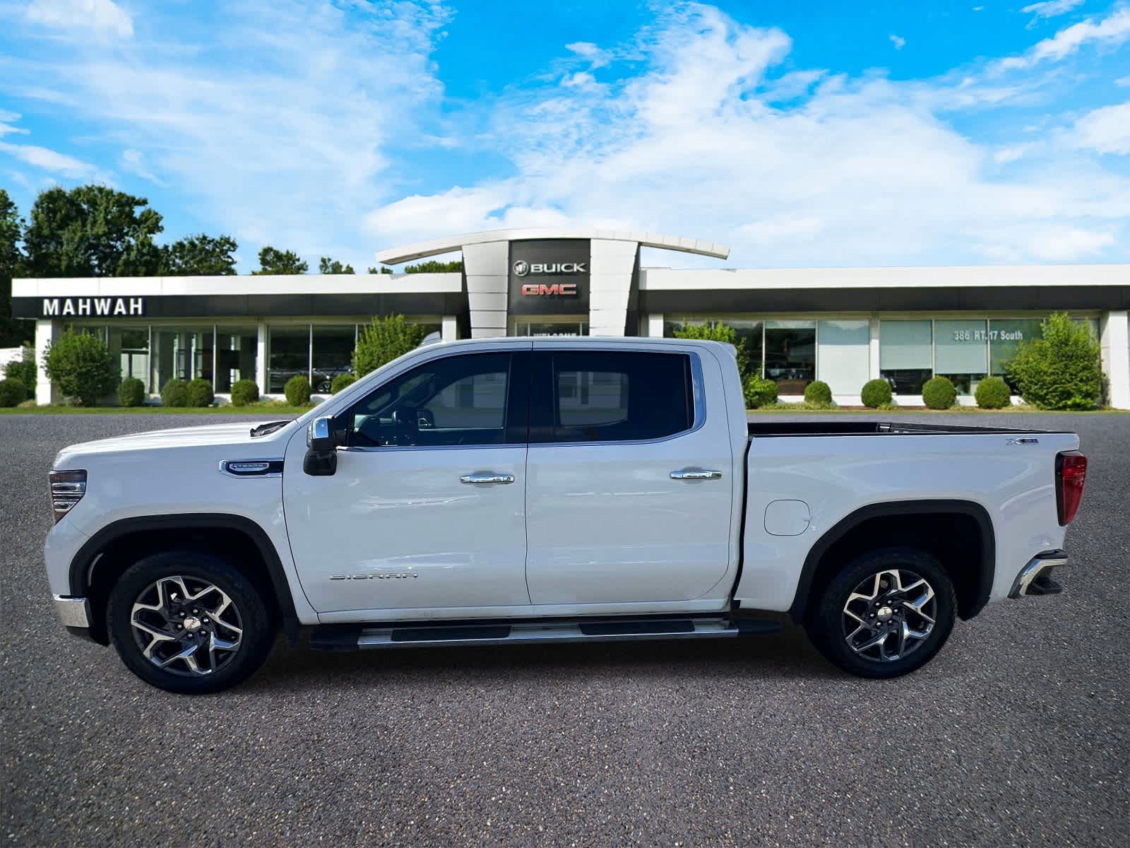 2023 GMC Sierra 1500 SLT - Photo 6