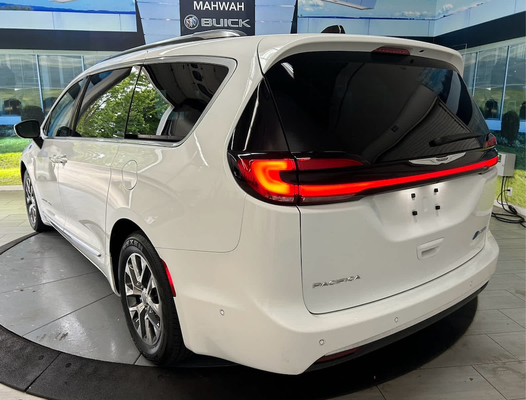 Used 2023 Chrysler Pacifica Hybrid Pinnacle Van Passenger Van