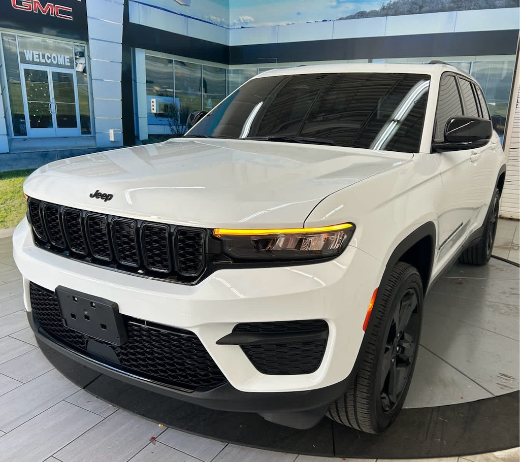 Used 2023 Jeep Grand Cherokee Altitude X SUV