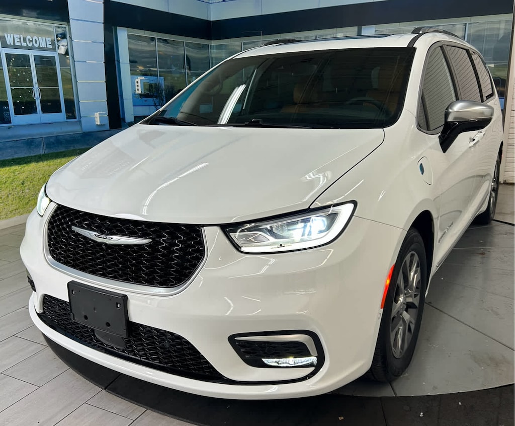 Used 2023 Chrysler Pacifica Hybrid Pinnacle Van Passenger Van
