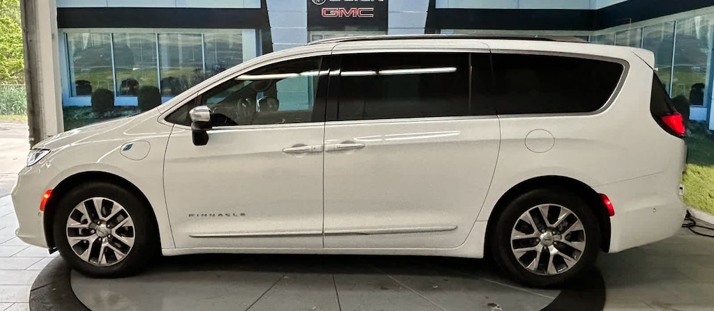 Used 2023 Chrysler Pacifica Hybrid Pinnacle Van Passenger Van