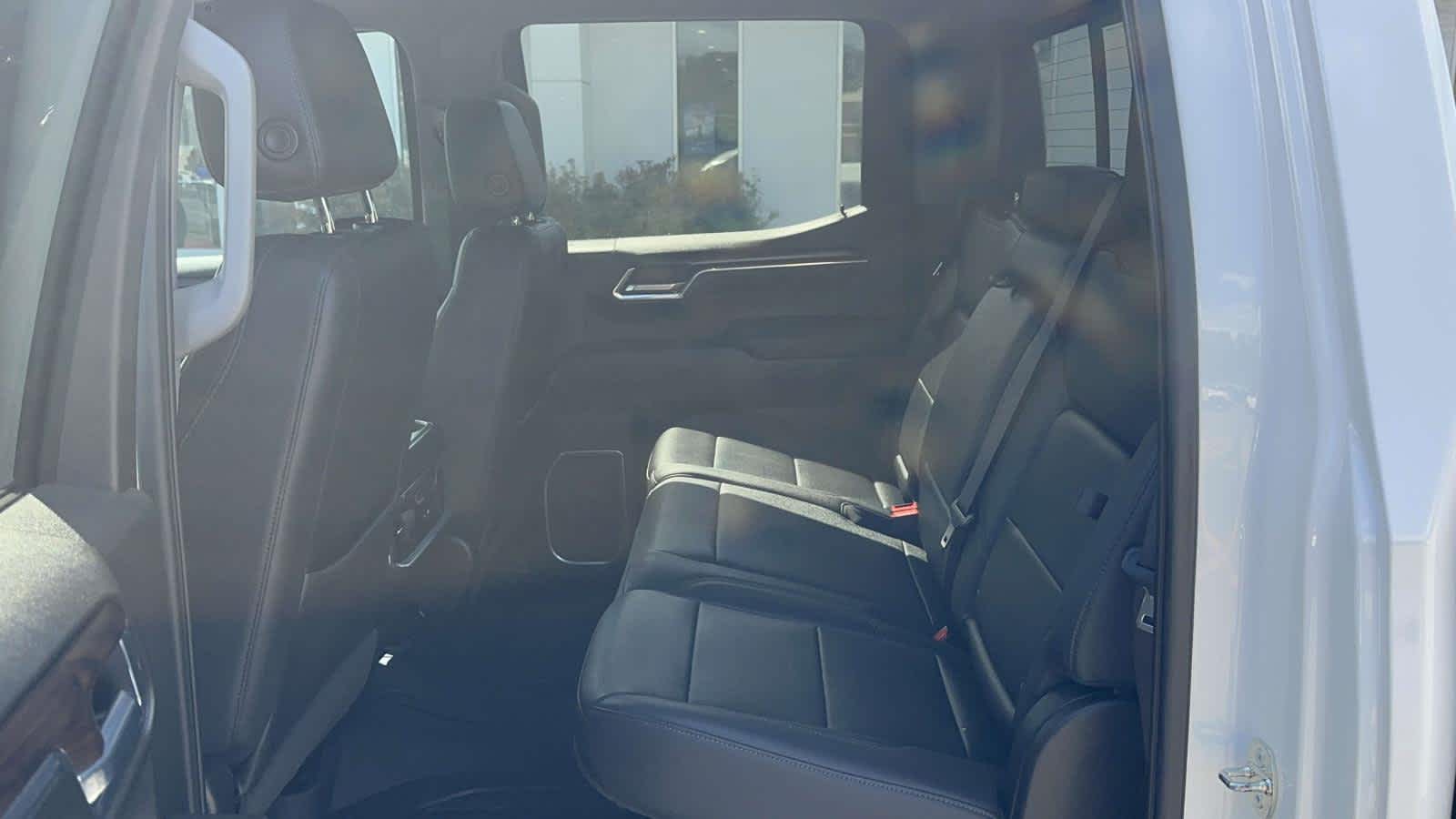 2023 GMC Sierra 1500 SLT - Photo 14