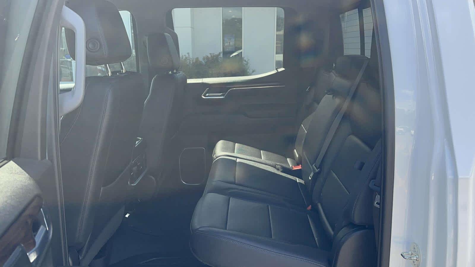 2023 GMC Sierra 1500 SLT - Photo 13
