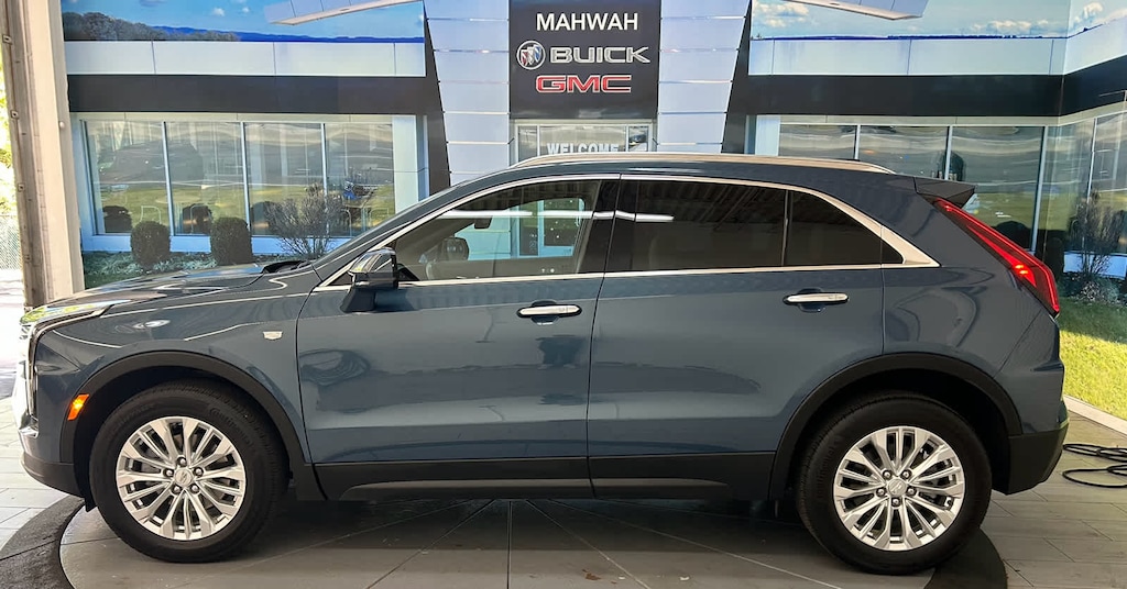 Used 2024 CADILLAC XT4 Luxury SUV