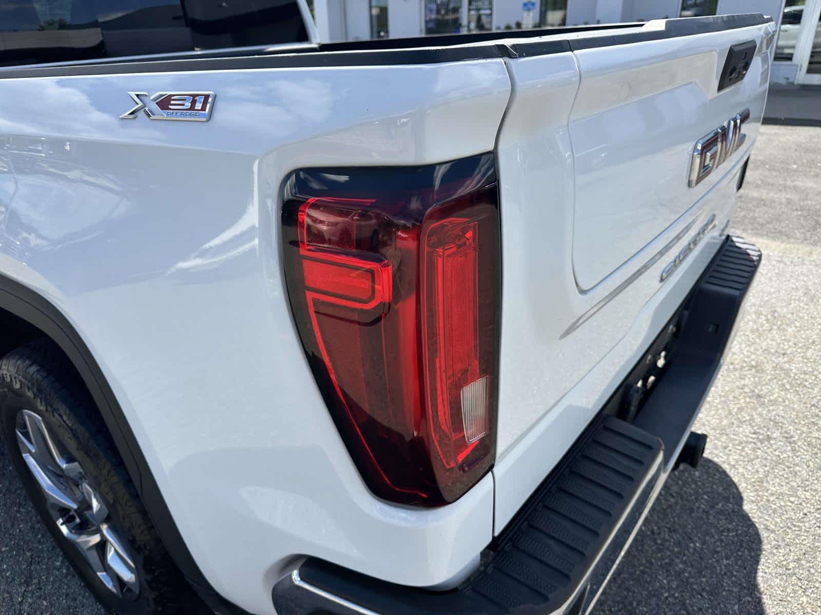 2023 GMC Sierra 1500 SLT - Photo 9