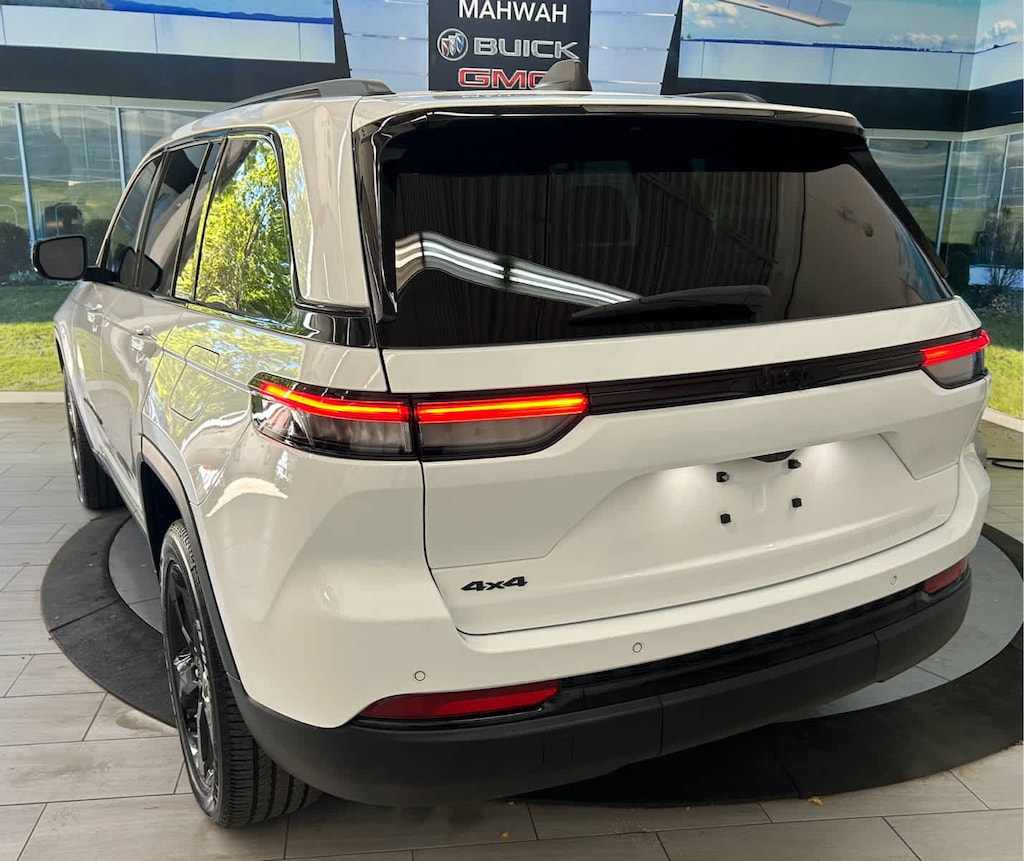 Used 2023 Jeep Grand Cherokee Altitude X SUV