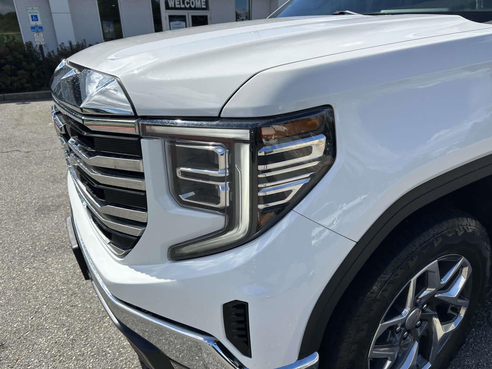 2023 GMC Sierra 1500 SLT - Photo 8