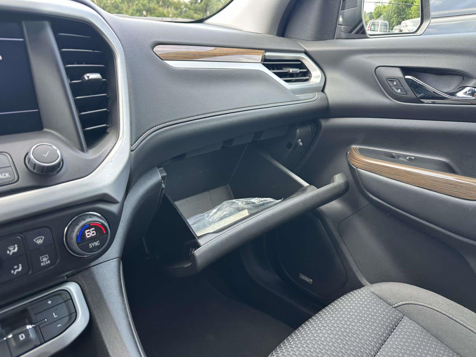 2023 GMC Acadia SLE - Photo 18