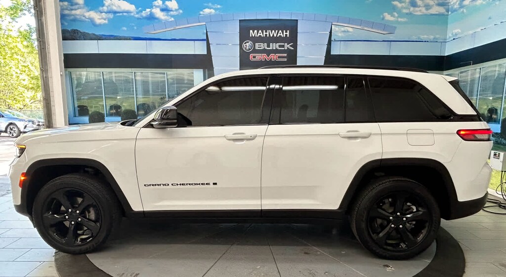 Used 2023 Jeep Grand Cherokee Altitude X SUV