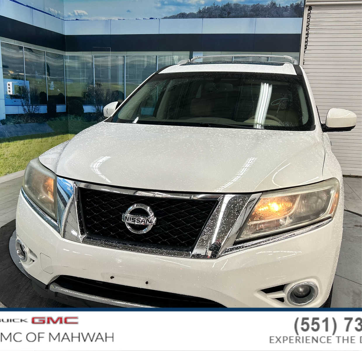 2013 Nissan Pathfinder Platinum's photo