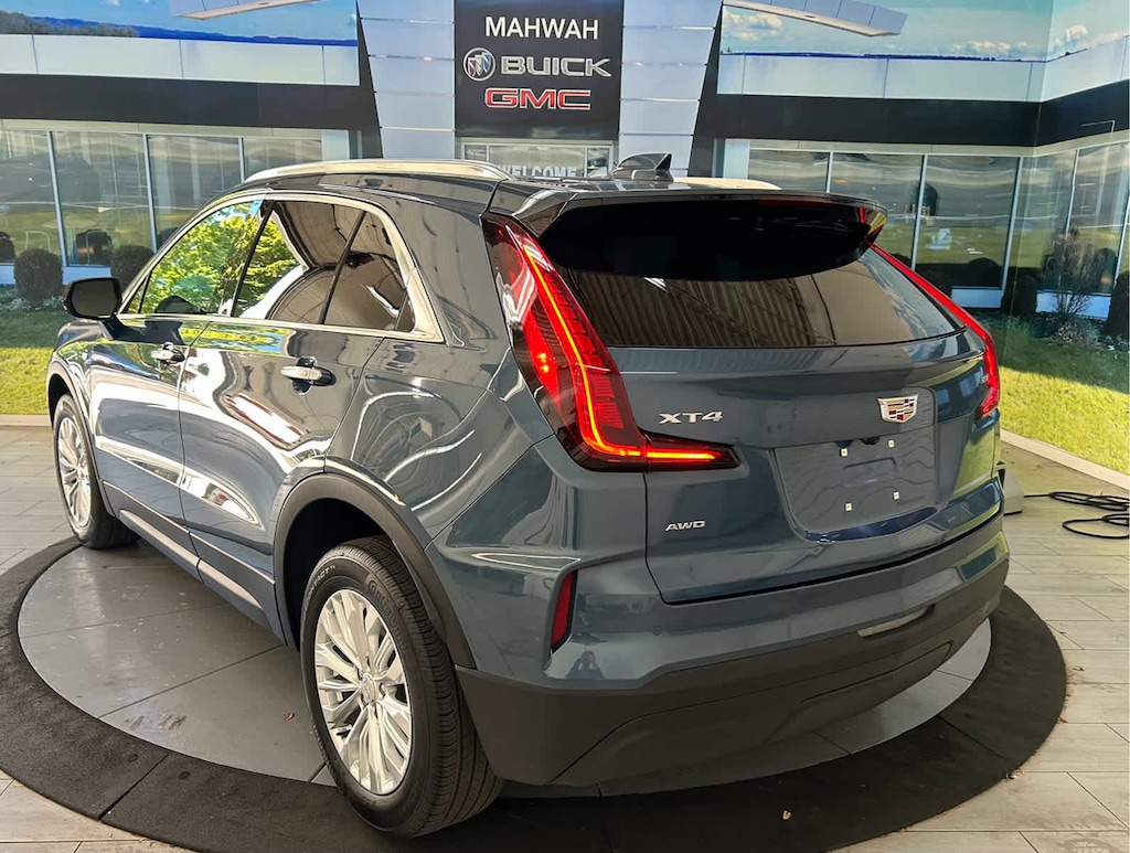Used 2024 CADILLAC XT4 Luxury SUV