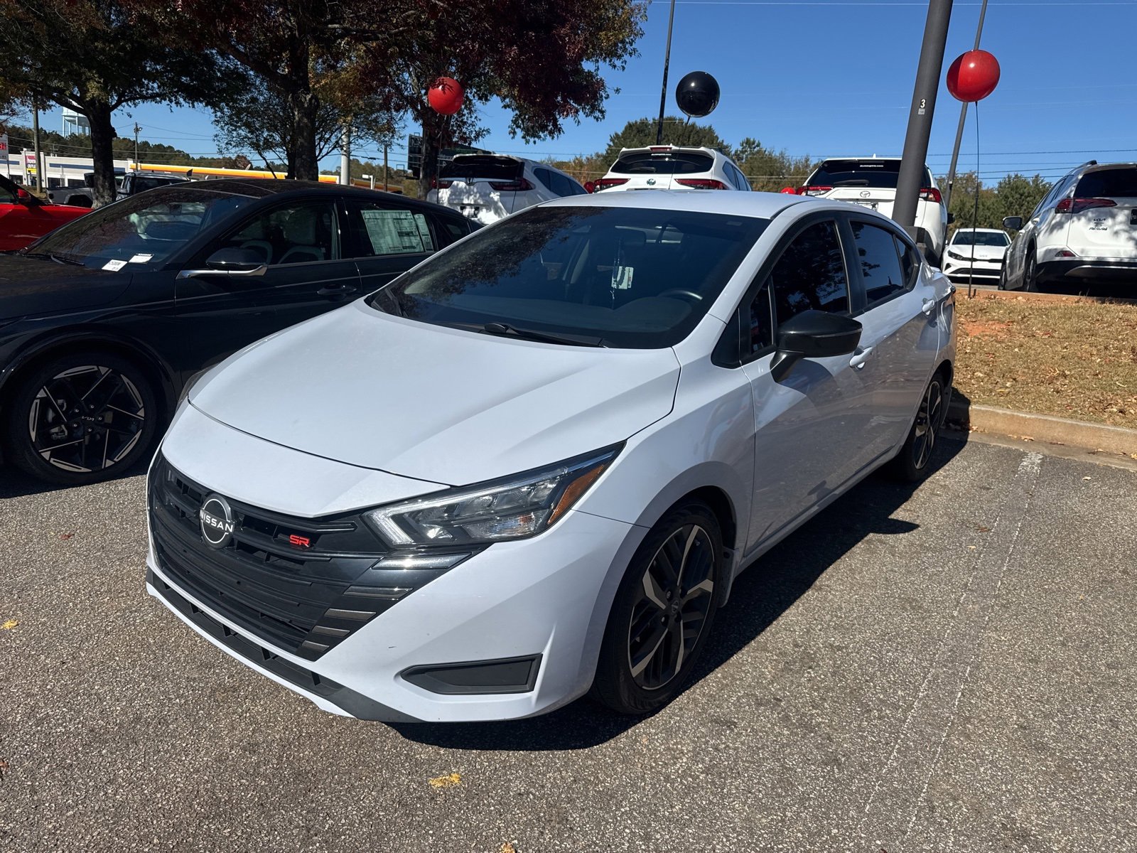 2024 Nissan Versa 1.6 SR Sedan photo 3