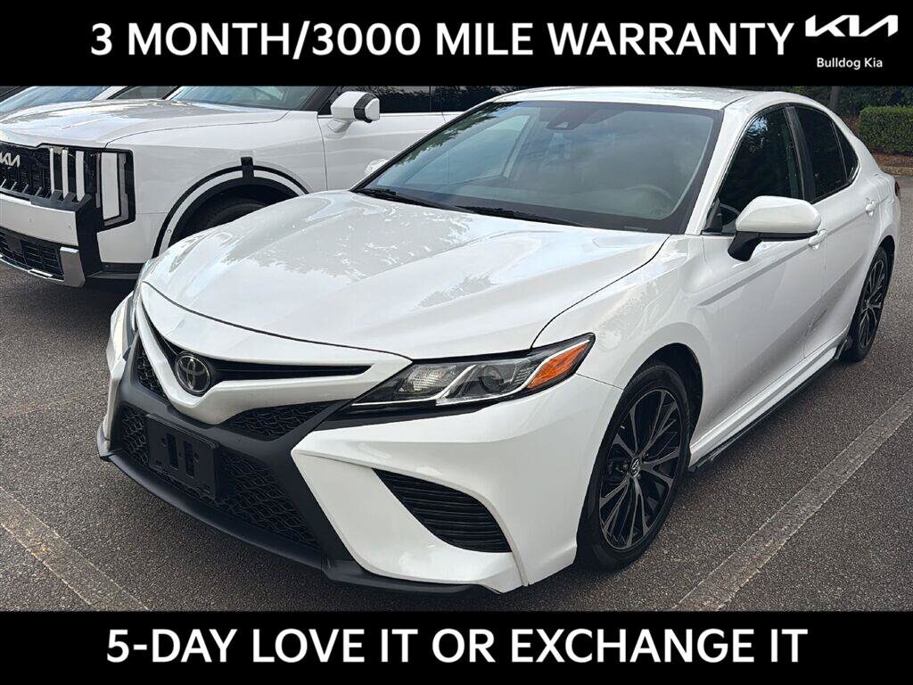 Used 2019 Toyota Camry SE Sedan