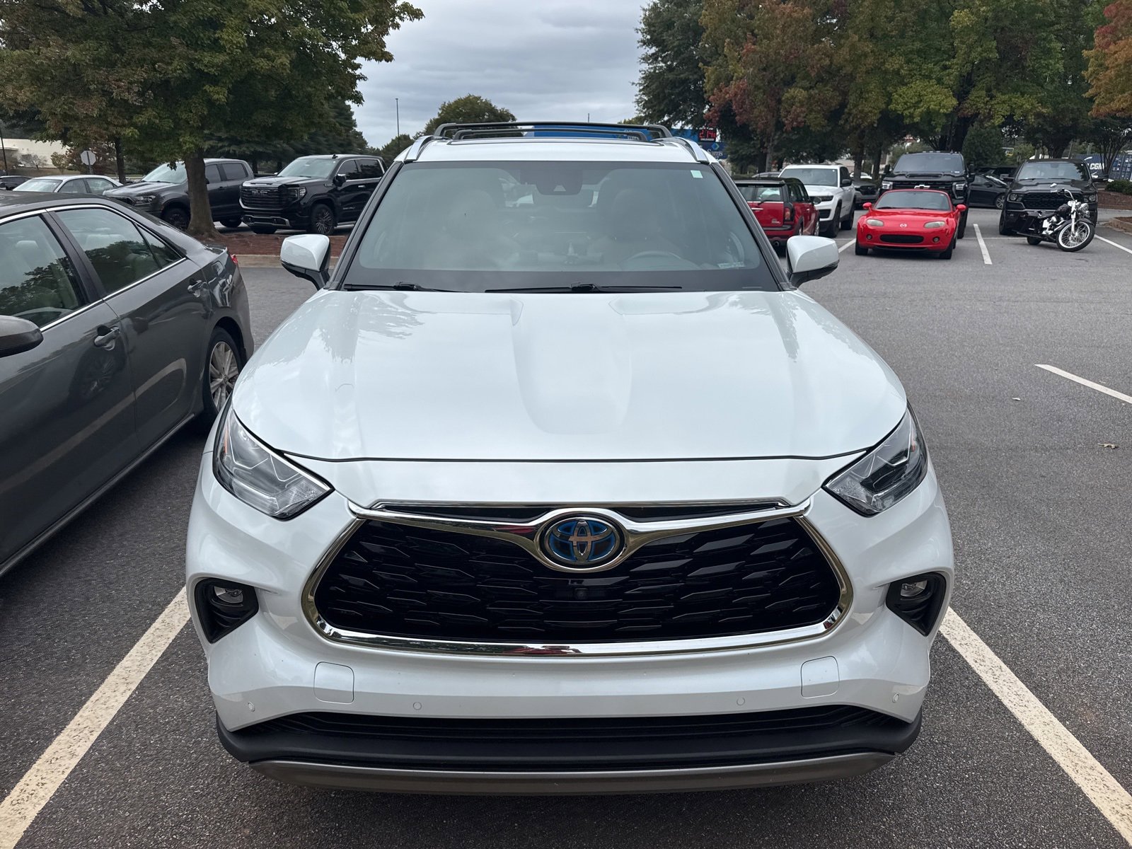 2022 Toyota Highlander Hybrid Platinum photo 2