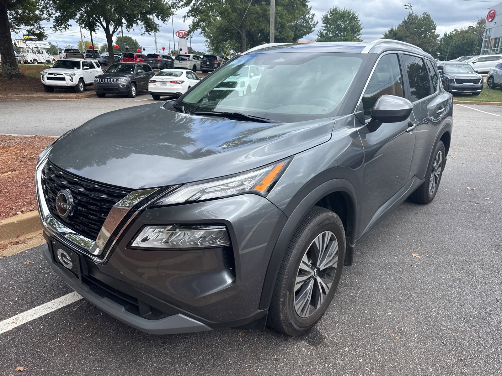 2023 Nissan Rogue SV photo 3