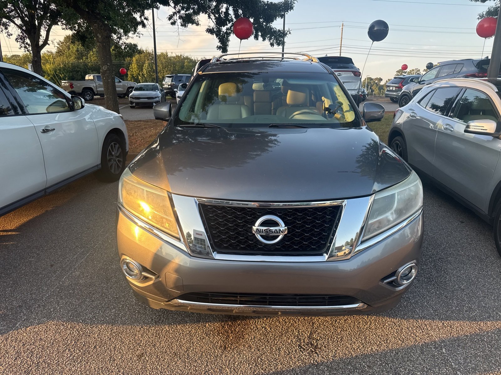 2015 Nissan Pathfinder SL photo 2