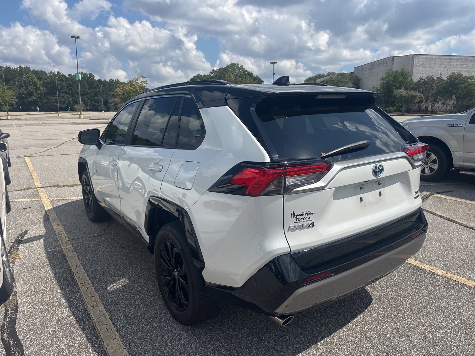 2023 Toyota RAV4 Hybrid XSE photo 4