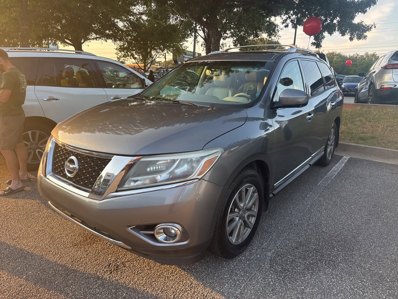 2015 Nissan Pathfinder SL photo 3
