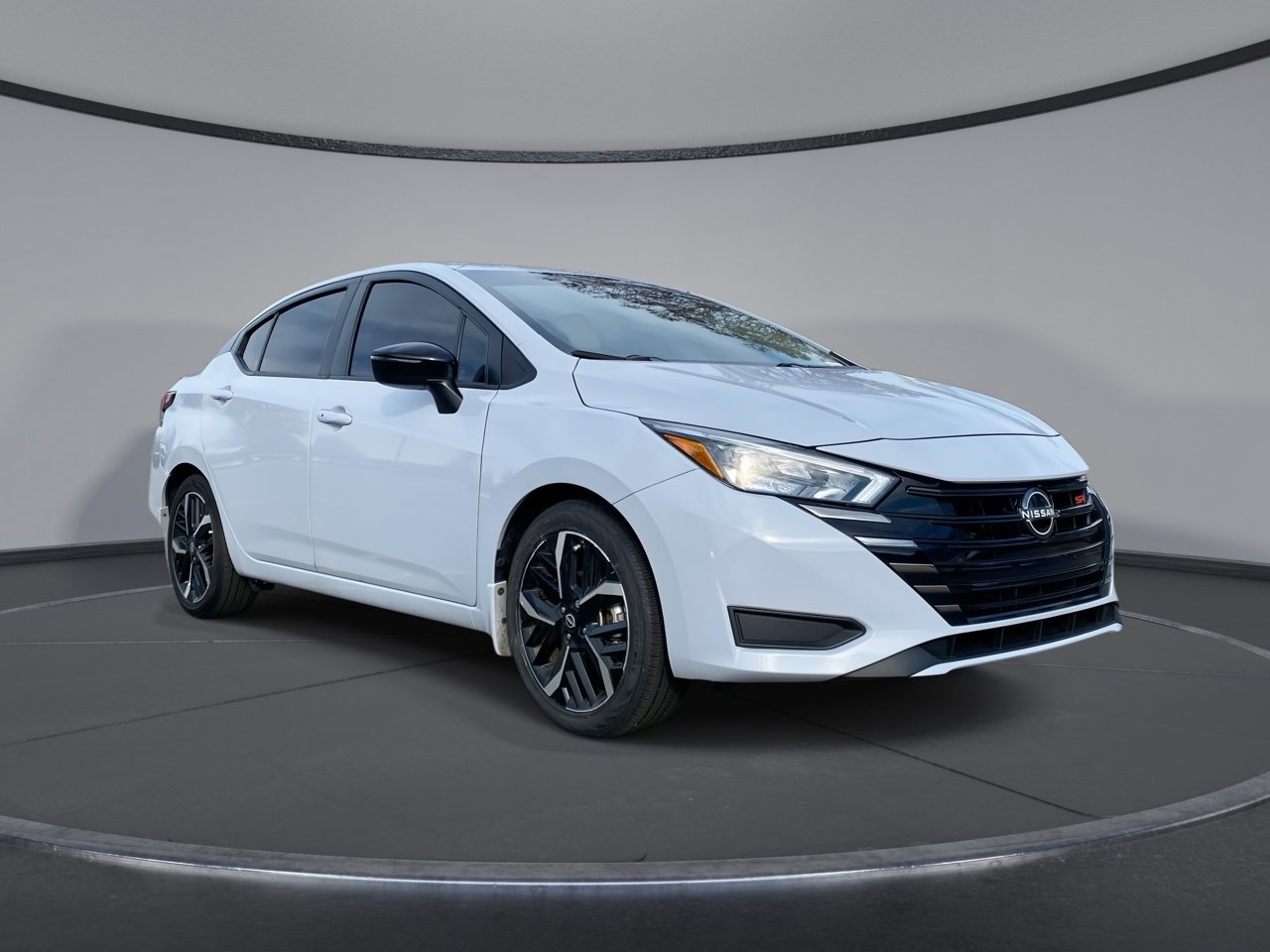 2024 Nissan Versa Sedan SR's photo