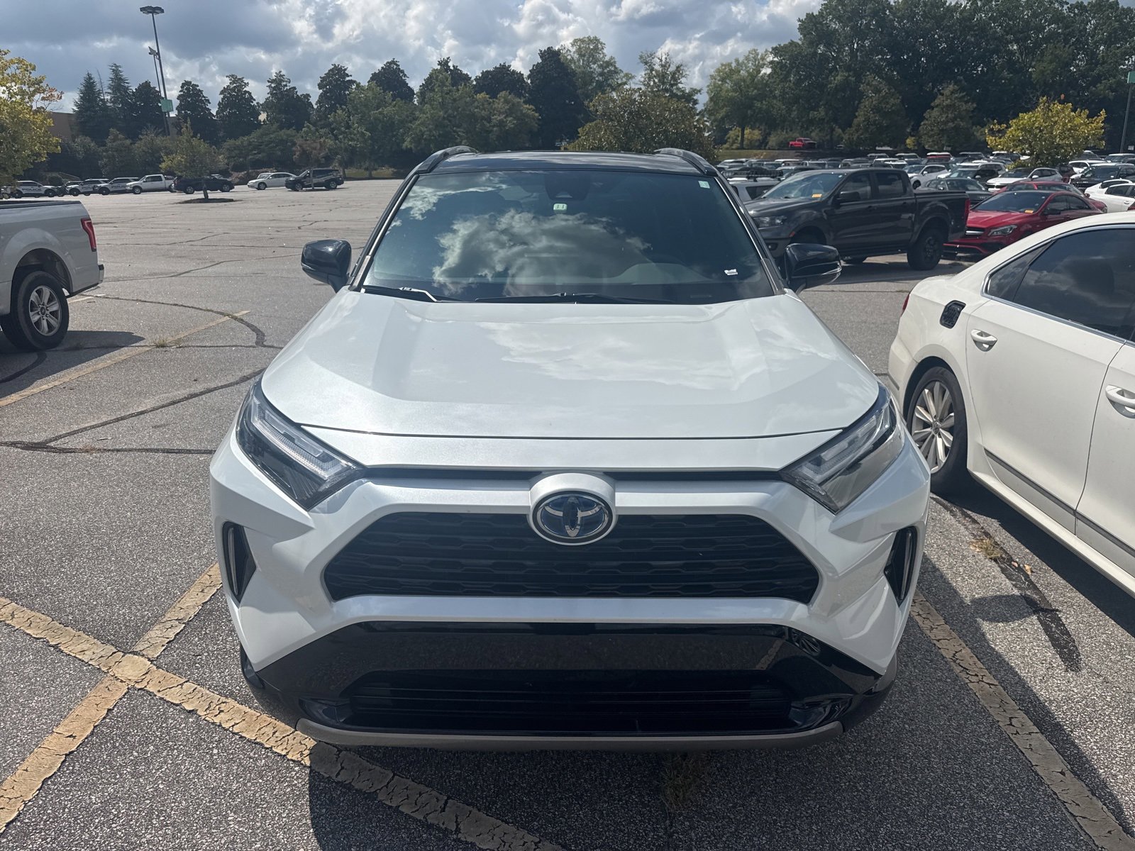 2023 Toyota RAV4 Hybrid XSE photo 2