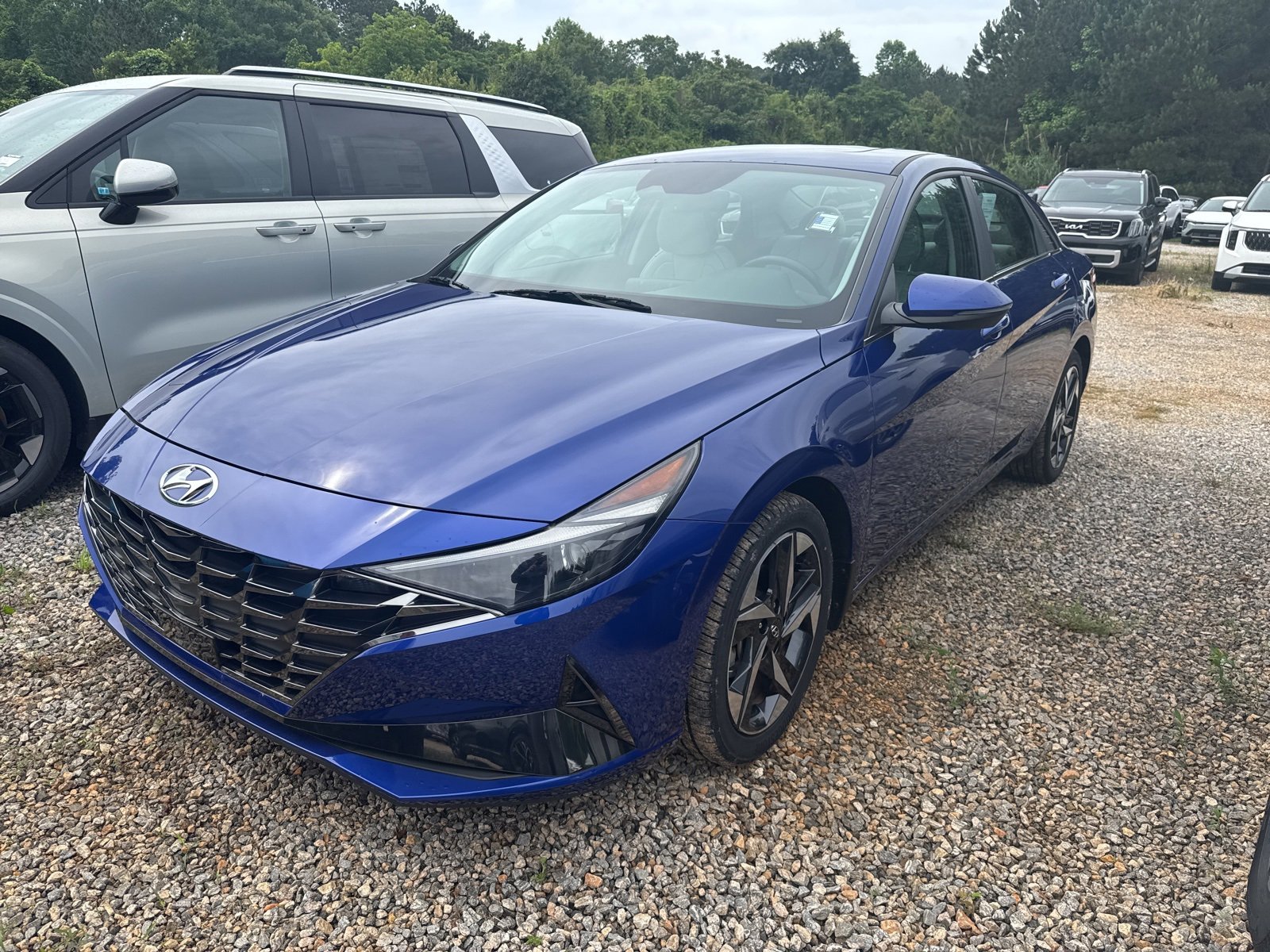 2023 Hyundai Elantra Limited photo 2