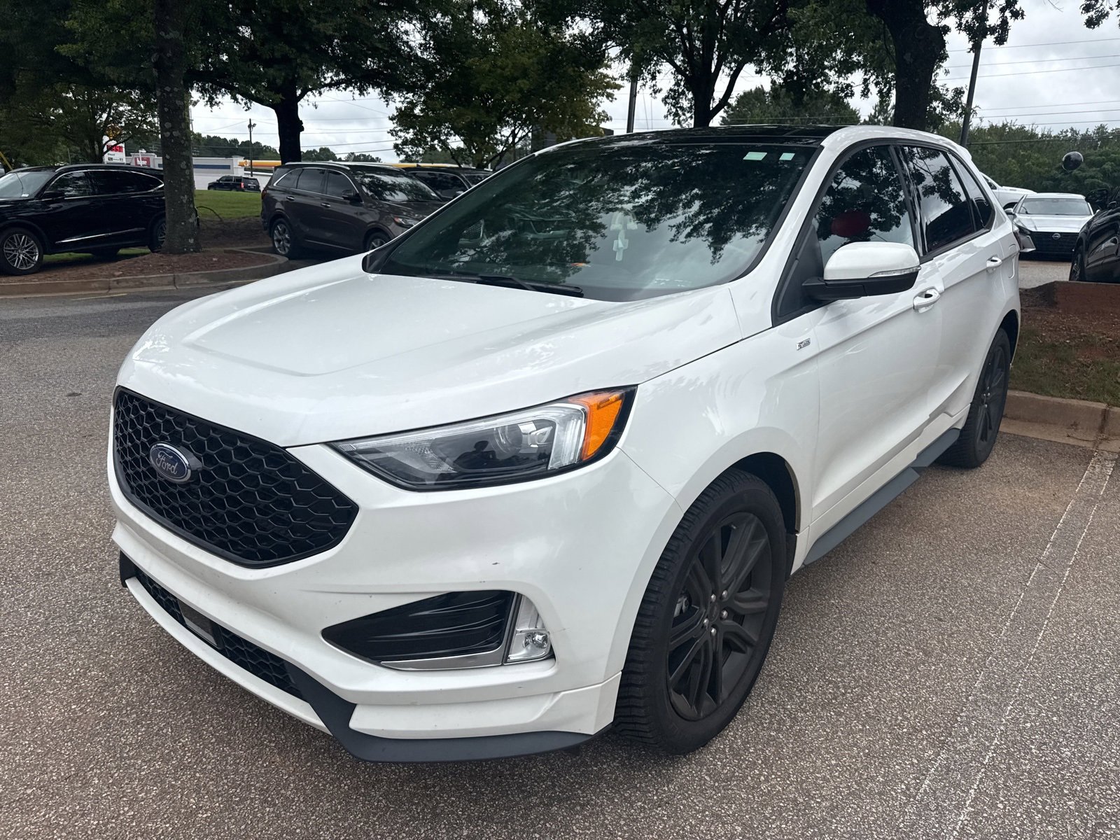 2020 Ford Edge SEL photo 2