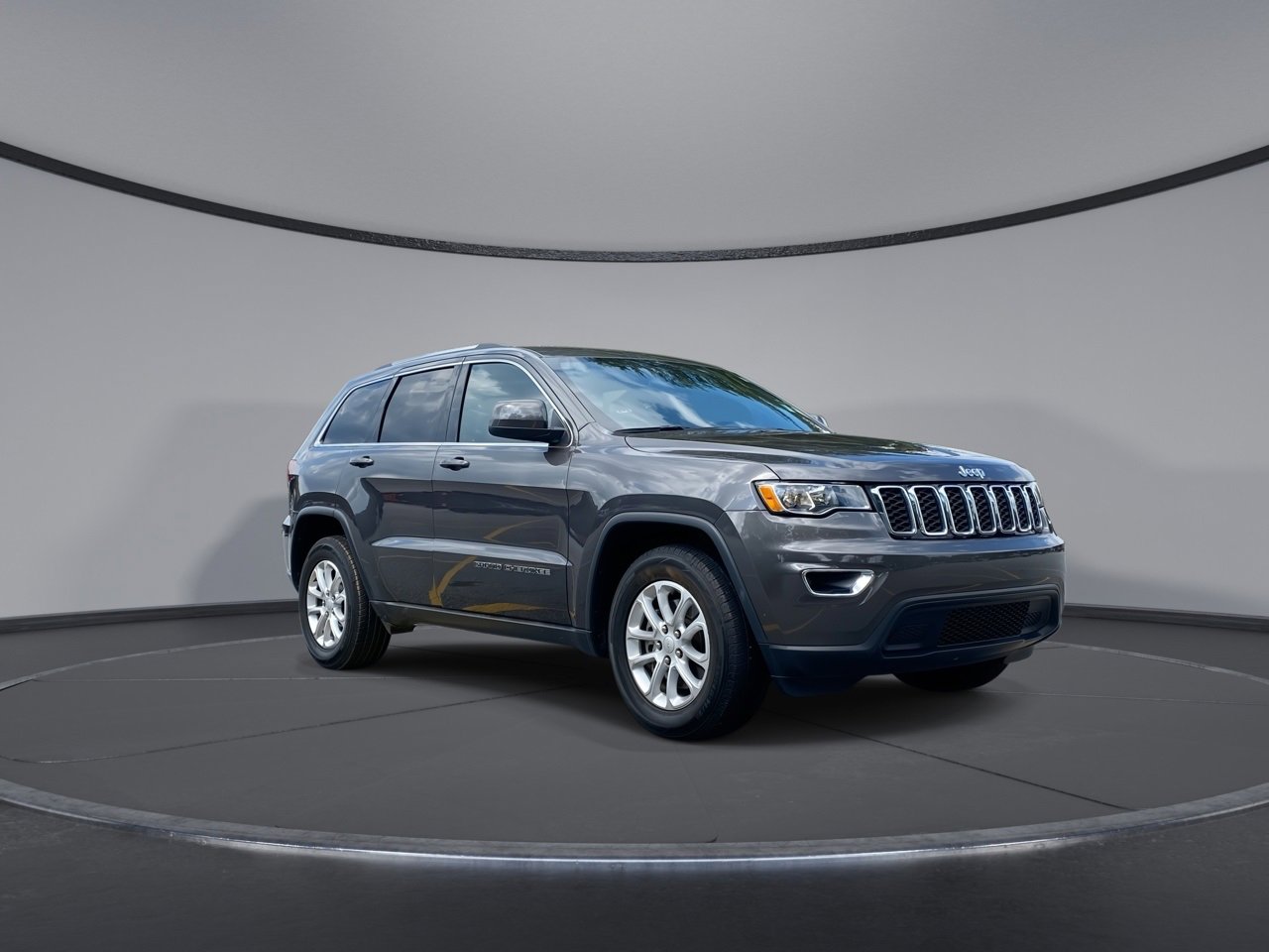 2021 Jeep Grand Cherokee Laredo photo 2