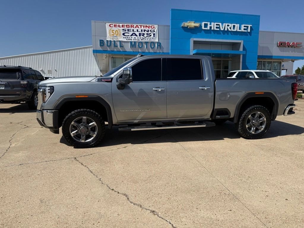 2025 GMC Sierra 4WD Crew Cab Standard Box SLT's photo