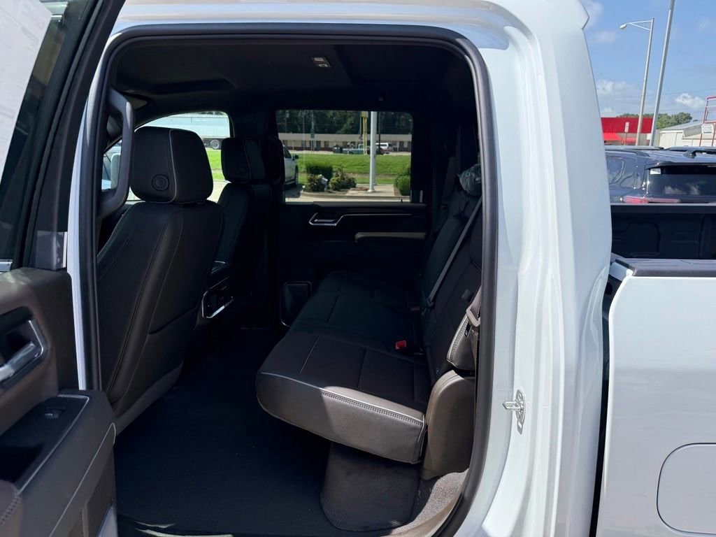 2026 GMC Sierra 3500HD Denali - Photo 10