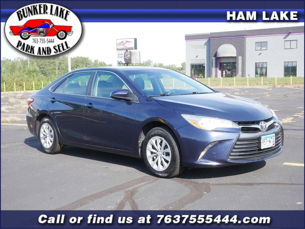 2015 Toyota Camry LE's photo