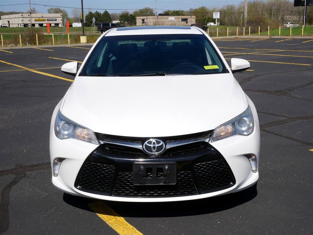 Used 2015 Toyota Camry SE Sedan