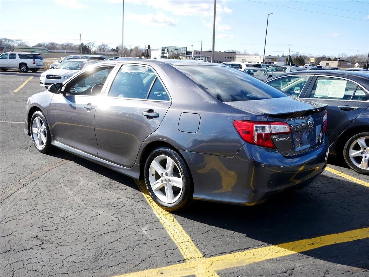 2014 Toyota Camry SE photo 3