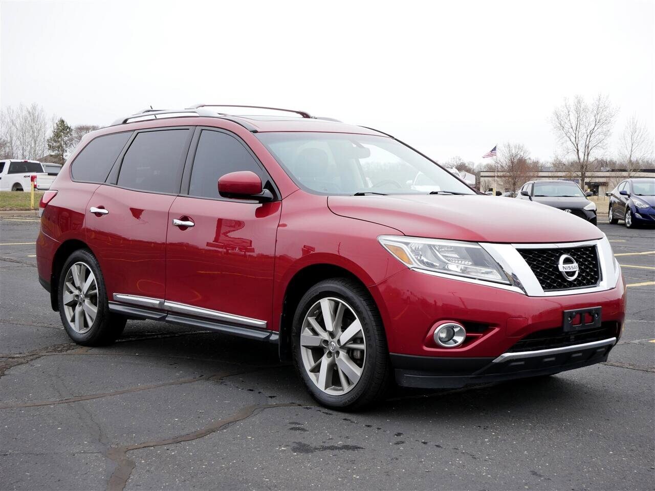 2015 Nissan Pathfinder Platinum photo 2