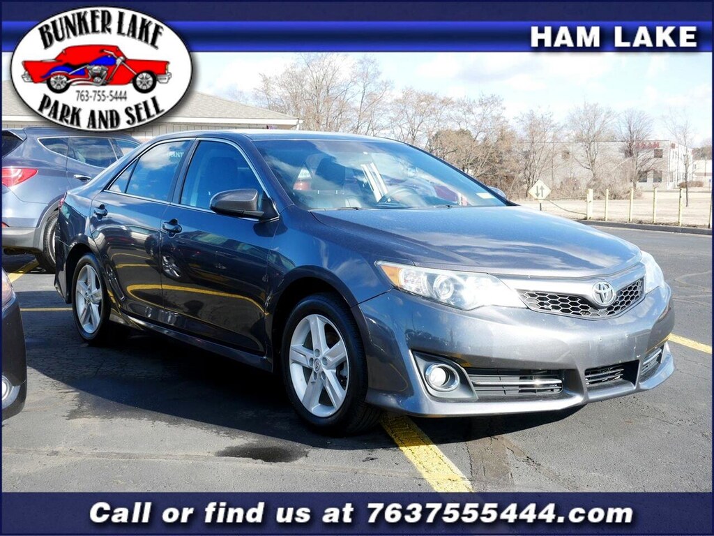 Used 2014 Toyota Camry SE Sedan