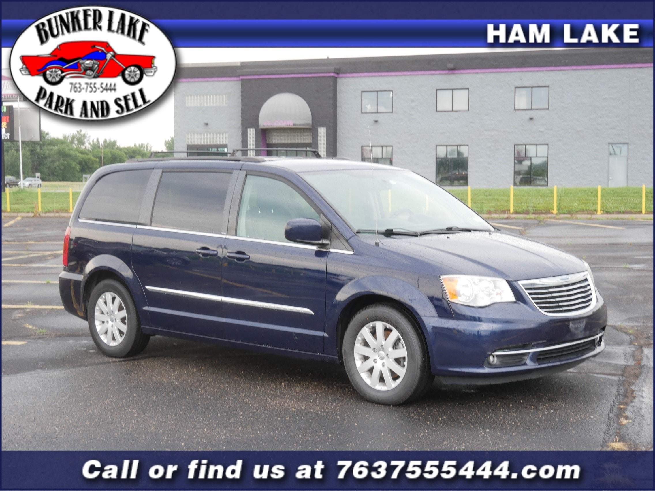 2014 Chrysler Town & Country Touring's photo