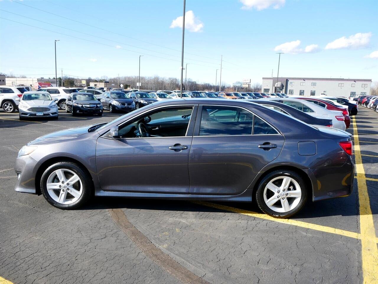 2014 Toyota Camry SE photo 2