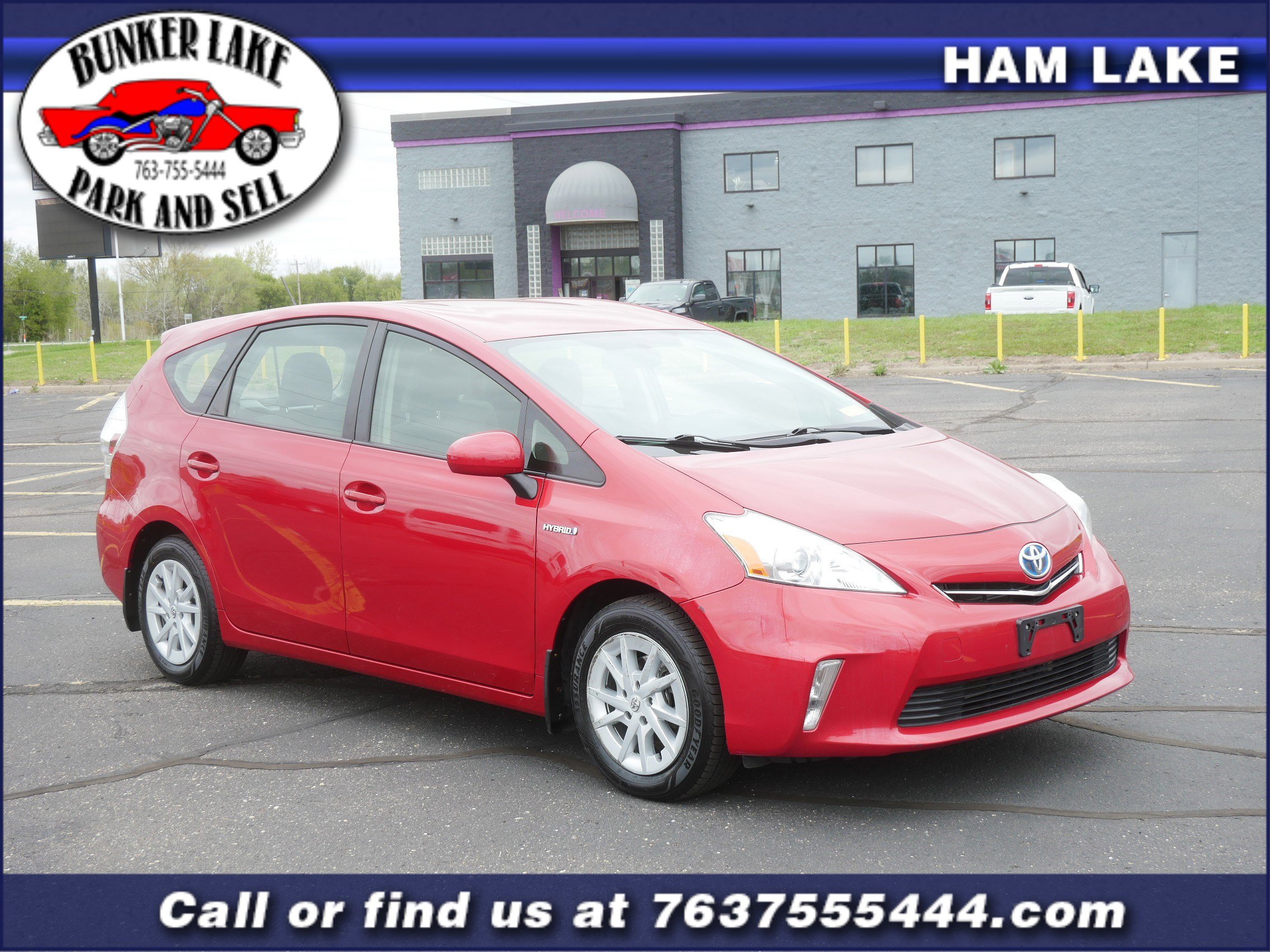 2013 Toyota Prius v Five's photo