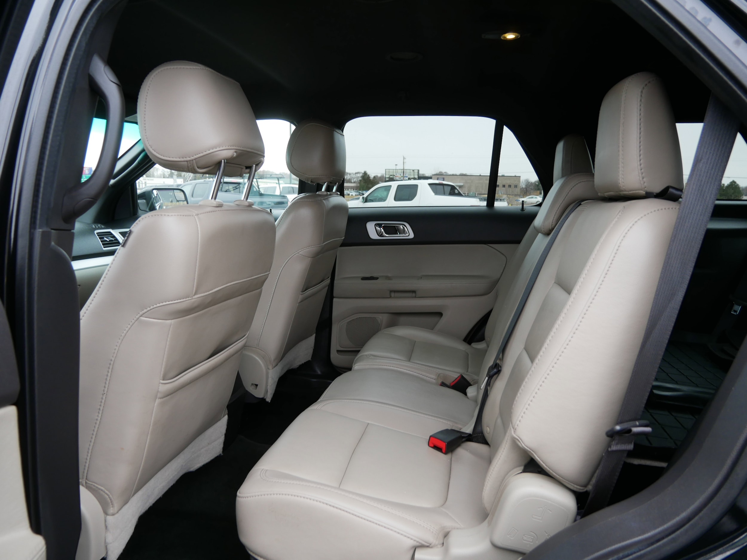 2015 Ford Explorer XLT - Photo 9