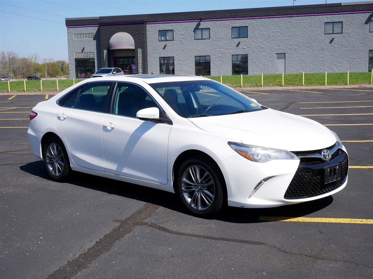 2015 Toyota Camry SE photo 2