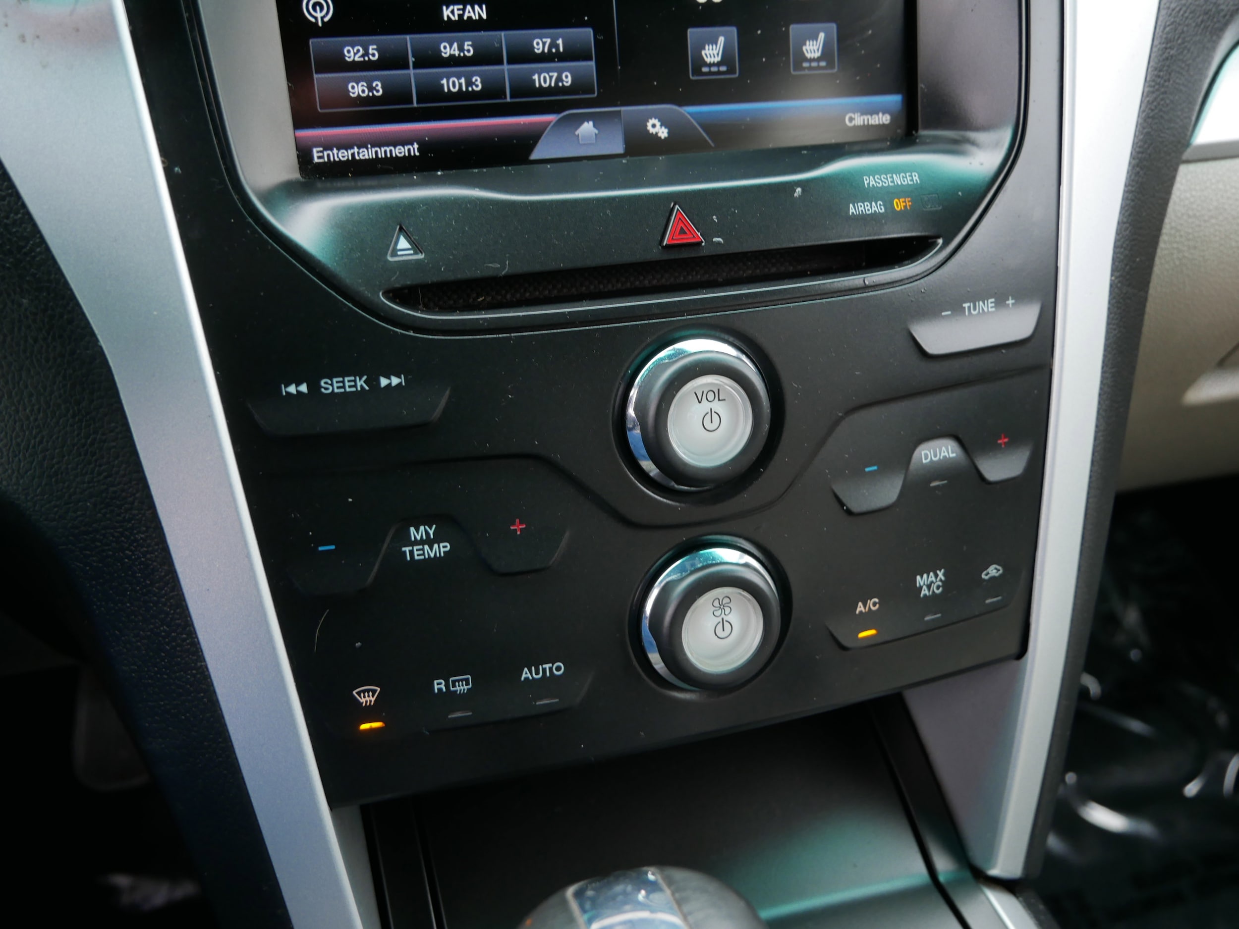 2015 Ford Explorer XLT - Photo 16
