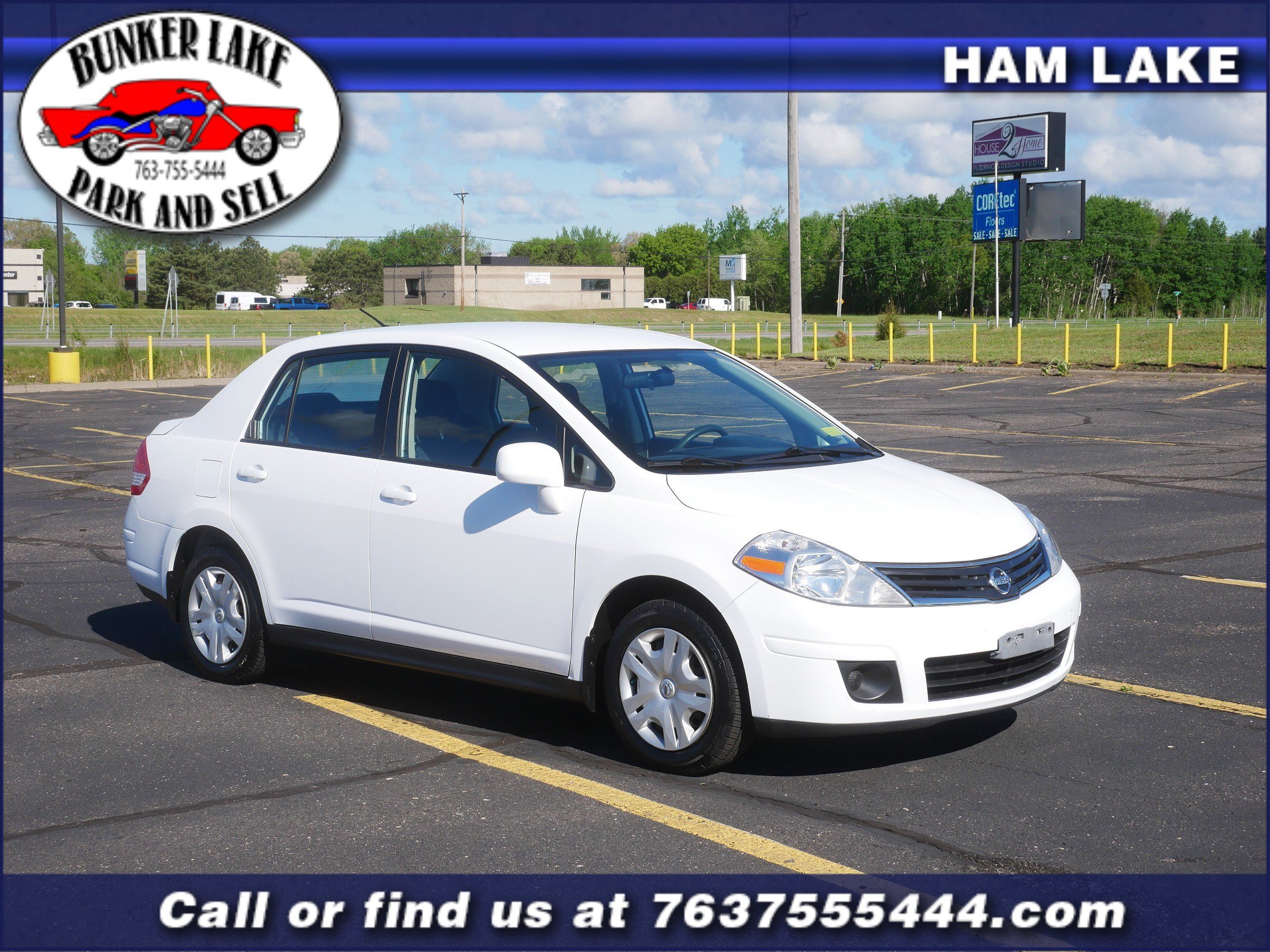2010 Nissan Versa's photo
